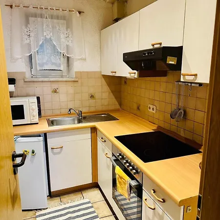 Grosse Business- & Monteurwohnung, 2 Schlafzimmer, Parkplatz, Wlan *