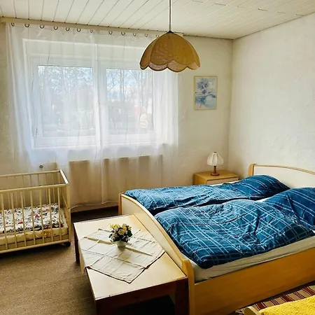 Grosse Business- & Monteurwohnung, 2 Schlafzimmer, Parkplatz, Wlan